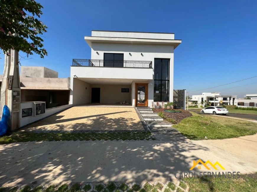Casa com três suítes, piscina, quatro vagas de garagem no Villa Daquila
