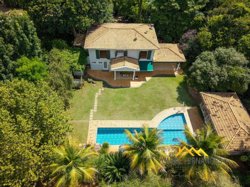 Casa diferenciada em condomínio fechado no bairro Campestre
