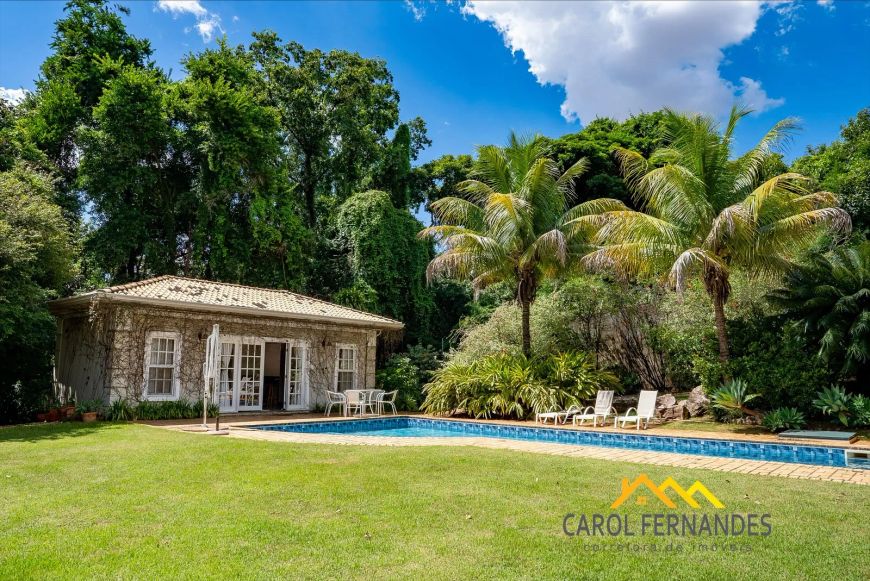 Casa diferenciada em condomínio fechado no bairro Campestre