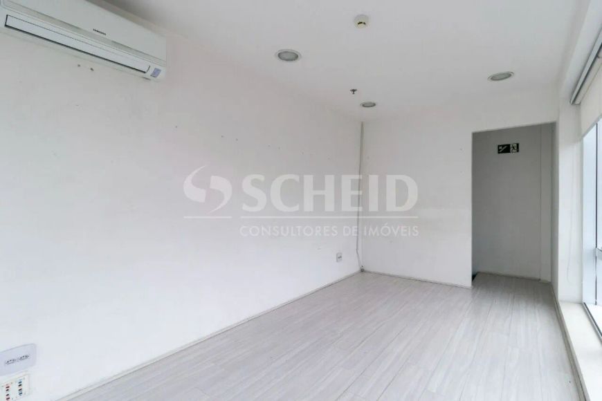 Sala Comercial á Venda em Moema com 64m², 1 vaga.
