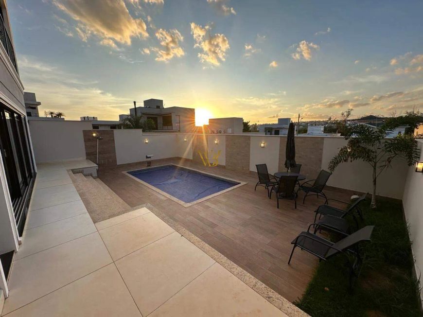 CASA DESLUMBRANTE À VENDA NO CONDOMÍNIO VILLA BELA VISTA !