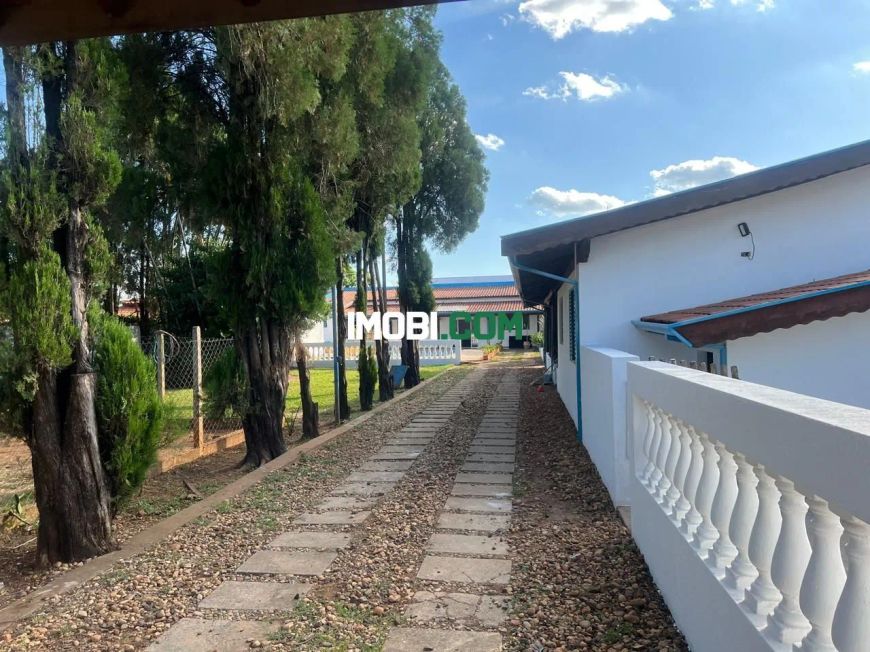 Chac. em condomínio Campestre