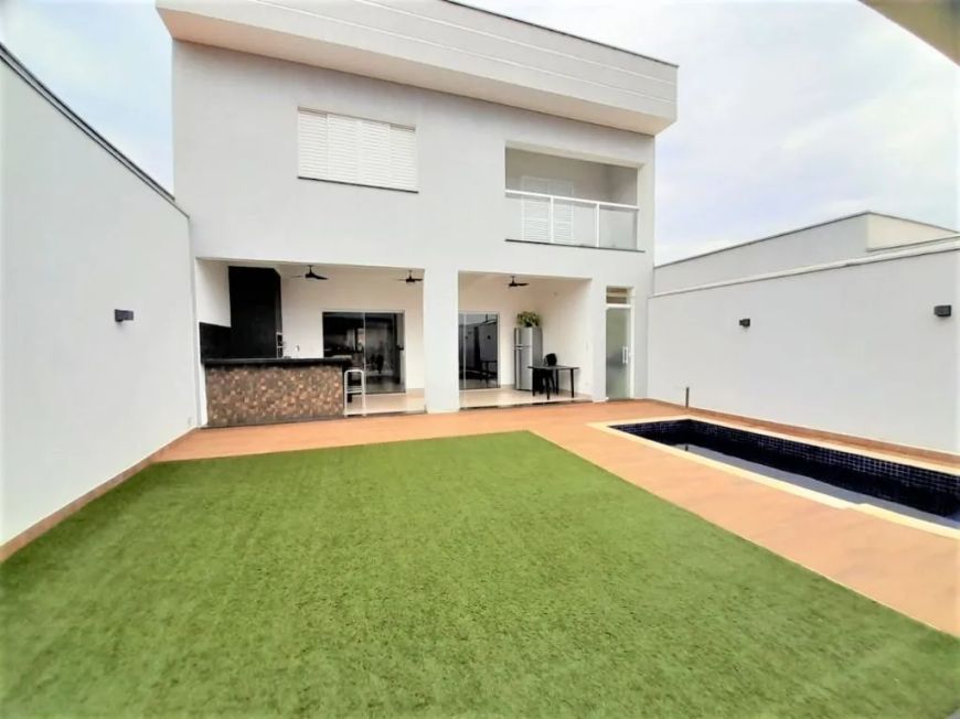 Casa à venda no bairro Campestre, com 3 quartos e piscina!