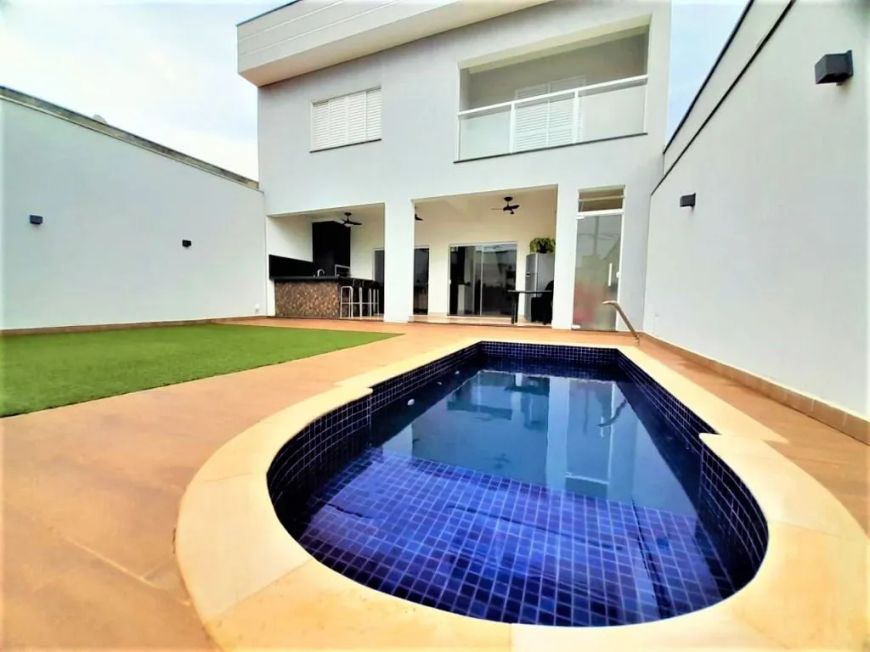 Casa à venda no bairro Campestre, com 3 quartos e piscina!