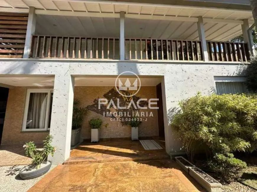 Casa de rua : Térrea / Residencial / Paulista