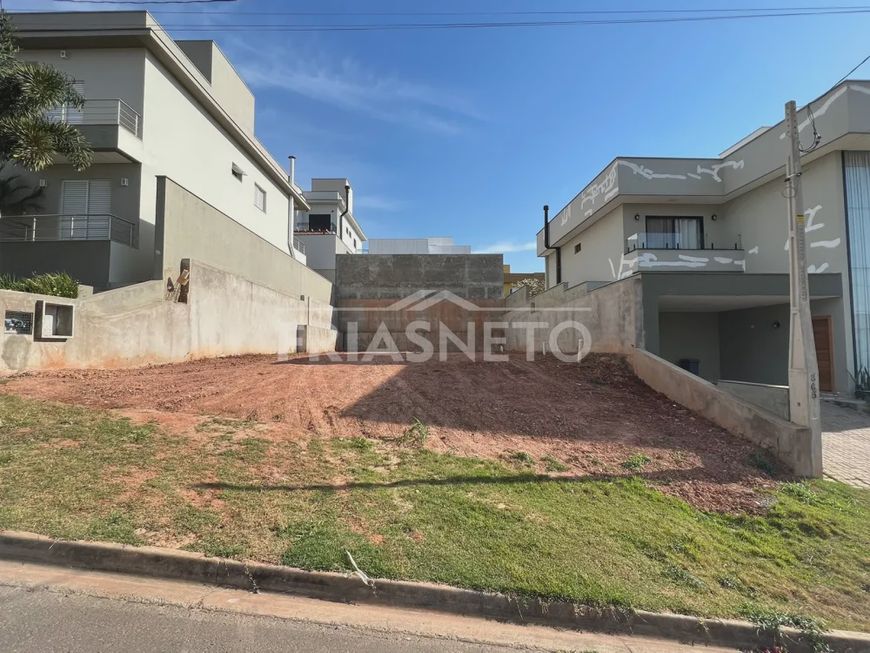 Terreno à venda no condomínio Villa D`Aquila