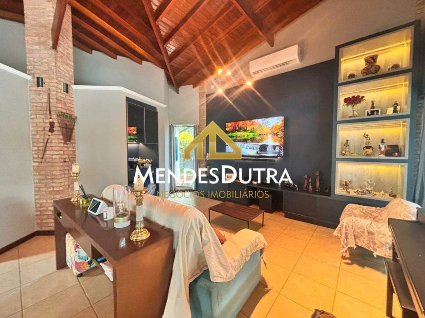 Chácara em condomínio à venda no bairro Campestre com 231 m² , piscina e ampla área verde