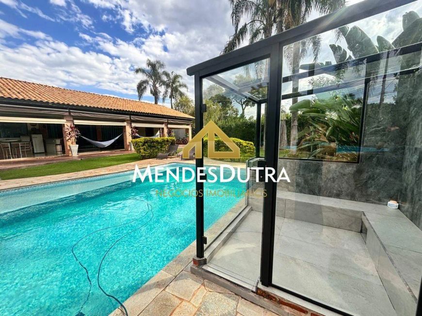 Chácara em condomínio à venda no bairro Campestre com 231 m² , piscina e ampla área verde