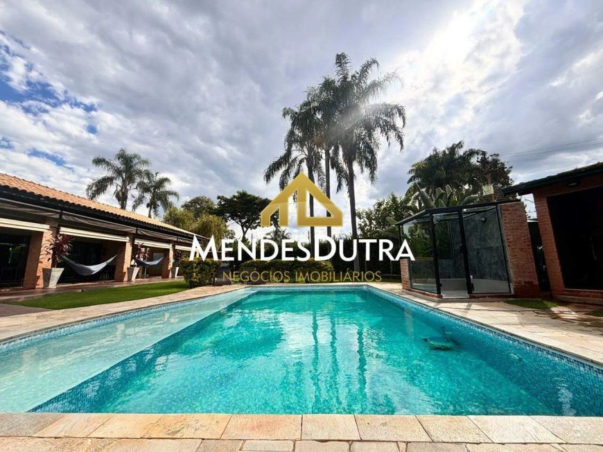 Chácara em condomínio à venda no bairro Campestre com 231 m² , piscina e ampla área verde