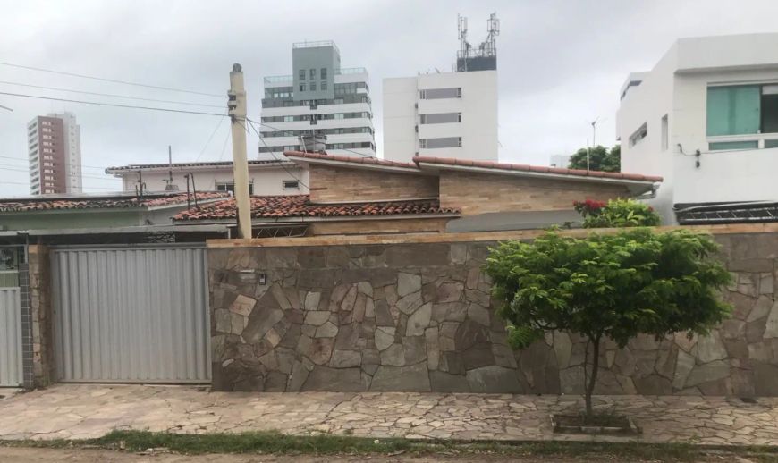 REF: TV103 - VENDE-SE EXCELENTE CASA COM 250M² EM OTIMA LOCALIZAÇÃO PROXIMO AO MERCADO ECONOMICO