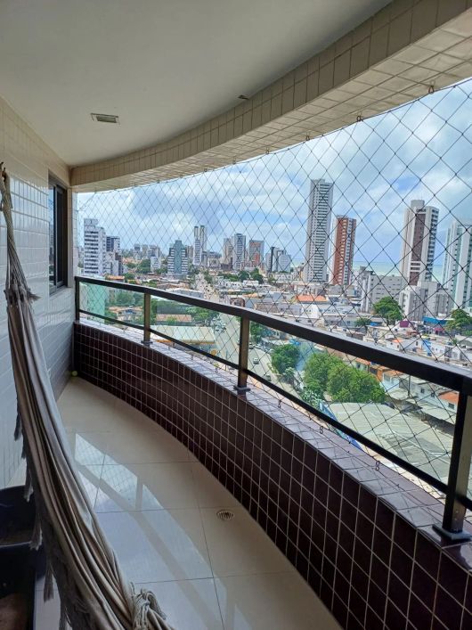 Apartamento 4 quartos no coração de Olinda, nascente, 2 vagas e 100m², próximo à Orla!