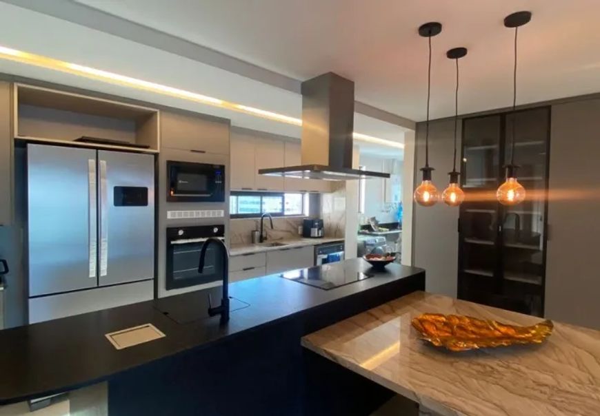 Apartamento venda 100m2, 3 quartos, 1 suíte, à beira mar de Olinda - mobiliado. Porteira fechada
