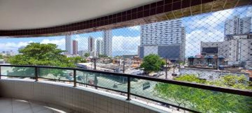 Apartamento no Edf. Praça de Flamboyant, 3 quartos, 2 suítes, 2 vagas, próximo ao Colégio Dom