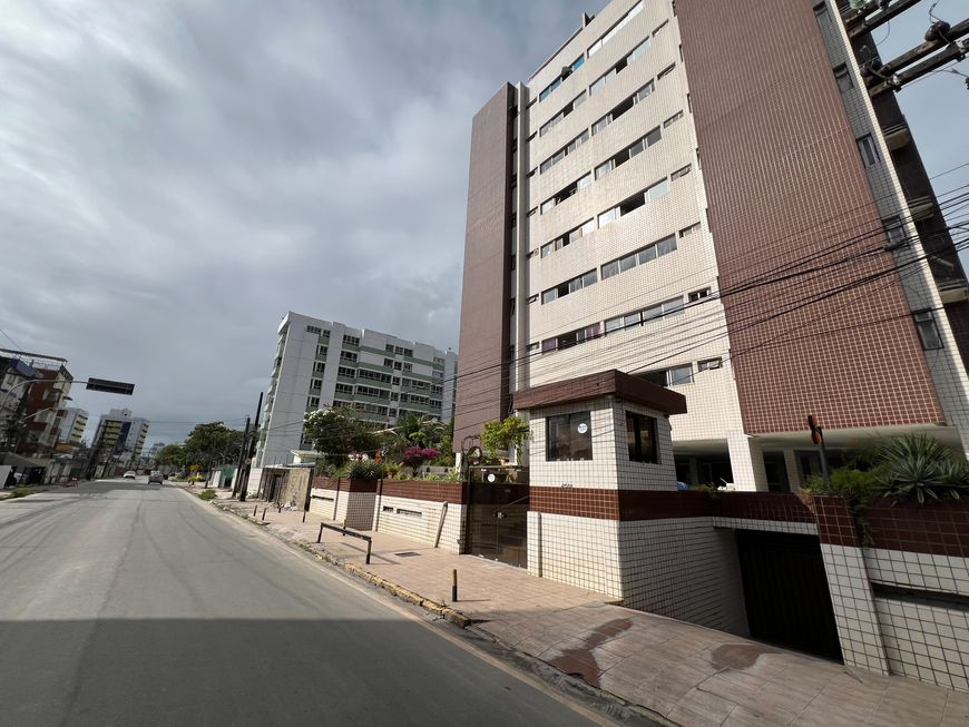 OPORTUNIDADE DE VERDADE! Apartamento para venda com 123m2, com 4 quartos na Principal Av. de Olinda.