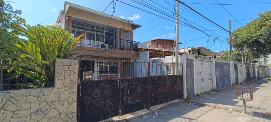 VENDO CASA COM 3 QUARTOS NO BAIRRO DE RIO DOCE / OLINDA, A 200 METROS DA PRAIA