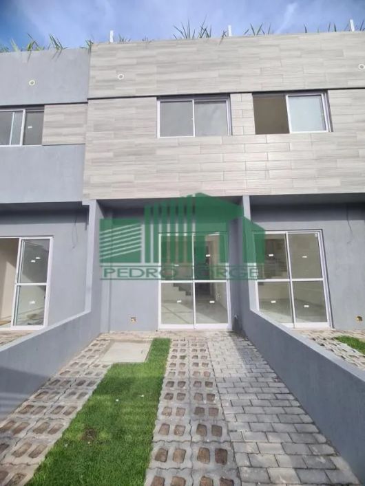 Casa Triplex com 2 Quartos em Bairro Novo, Olinda