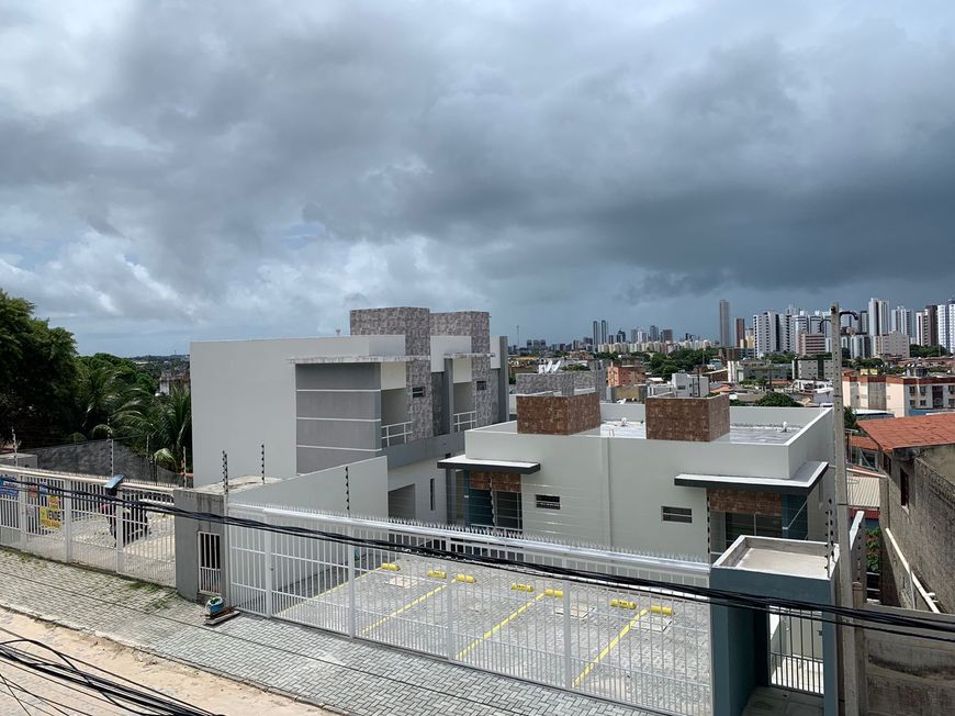 Casa para venda possui 112 metros quadrados com 3 quartos em Bultrins - Olinda - PE
