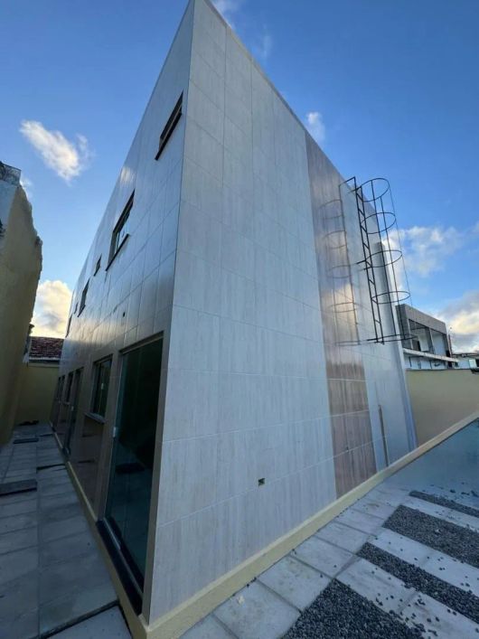 Duplex com 3 quartos, a poucos metros do centro de convenções e do shopping tacaruna, rua calçada, p