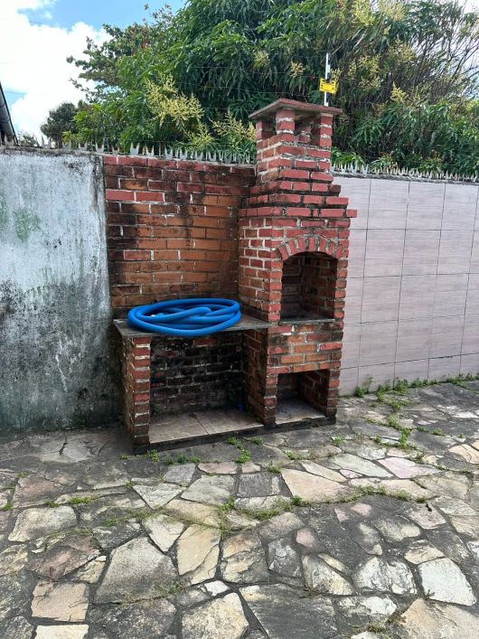 Imóvel para venda possui 325 metros quadrados com 5 quartos em Rio Doce - Olinda - PE