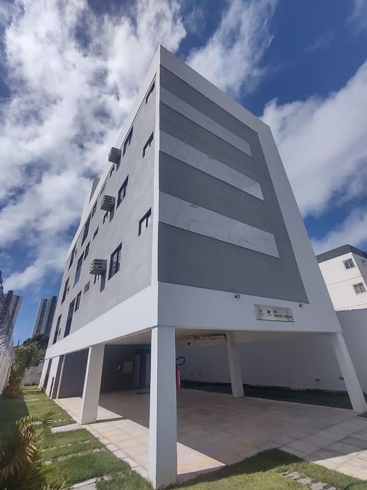 Apartamento com 2 quartos, varanda, a poucos minutos da praia e do shopping de Olinda, a partir de R