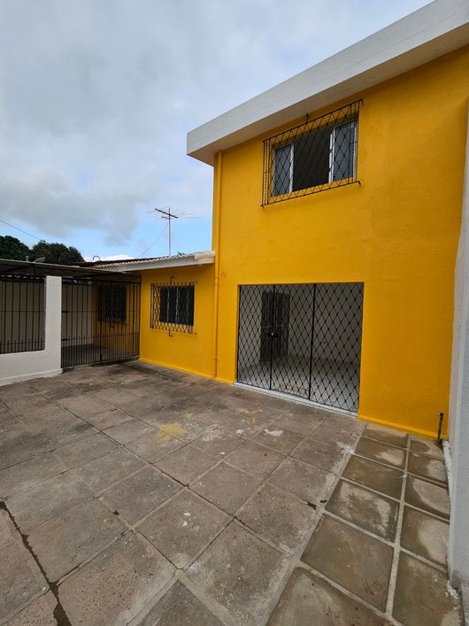 casa rio doce 1° etapa com 2 pavimento , 4 quartos 1suite ,prox a feira pública