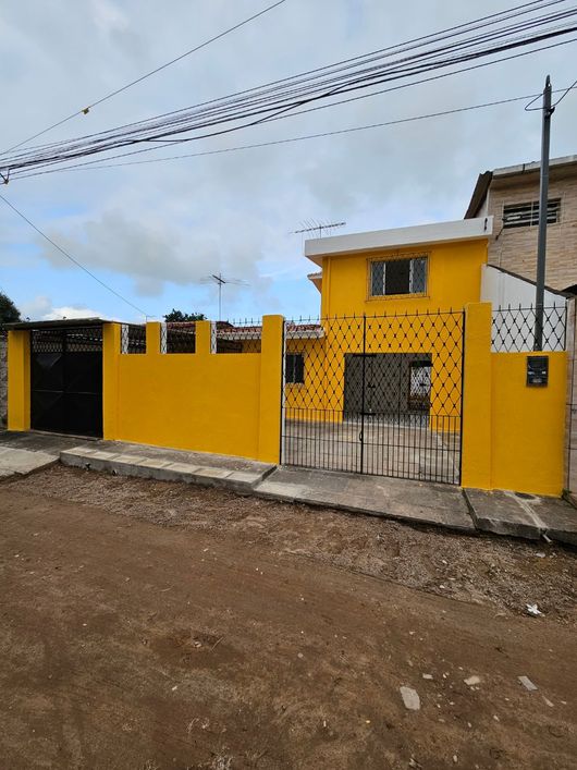 casa rio doce 1° etapa com 2 pavimento , 4 quartos 1suite ,prox a feira pública