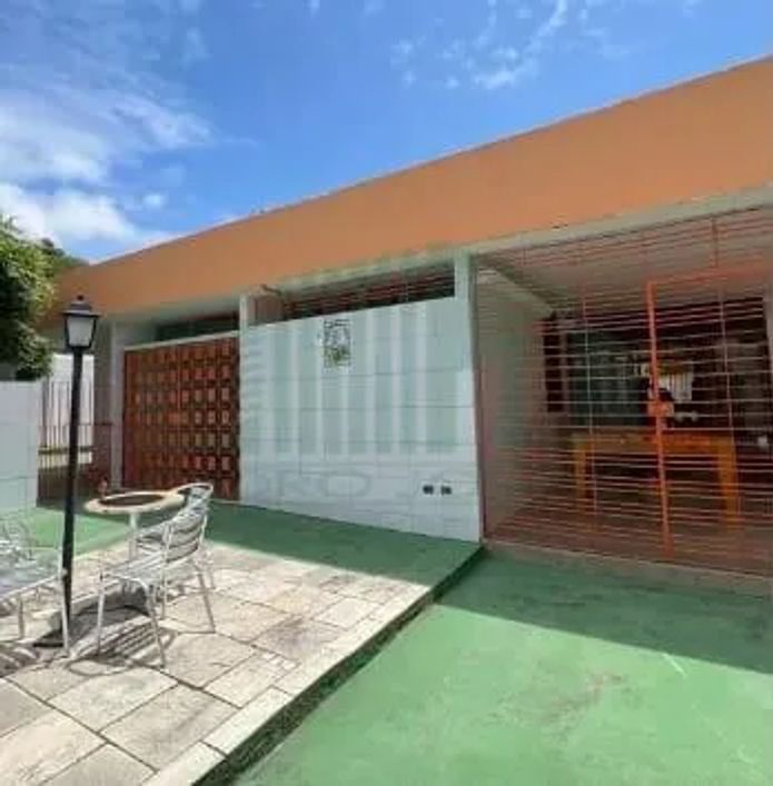 Casa com 05 quartos nos Bultrins, Olinda/PE
