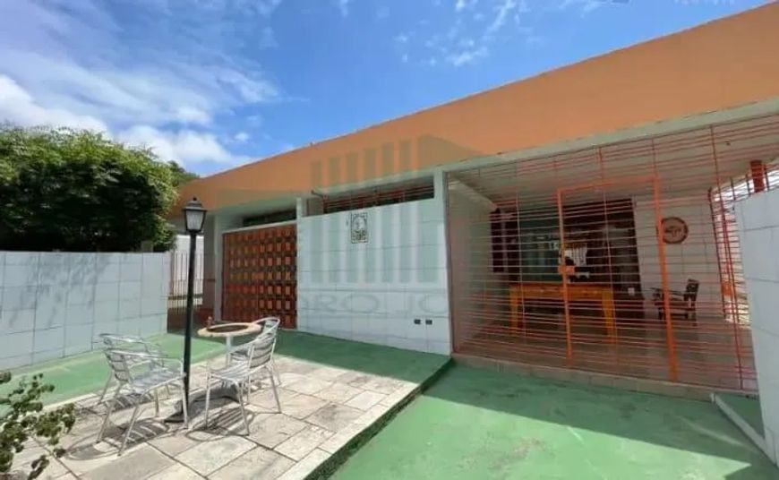 Casa com 05 quartos nos Bultrins, Olinda/PE