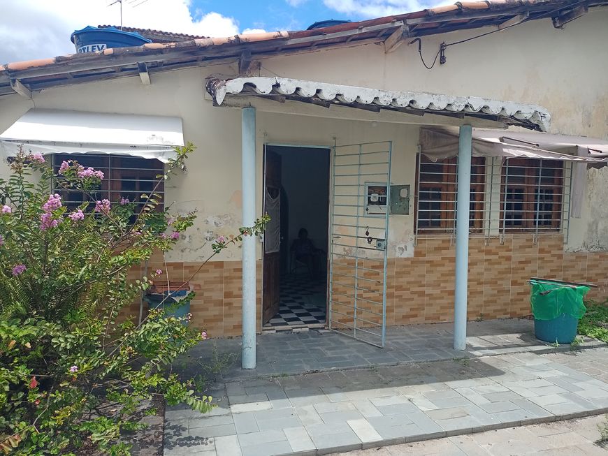 Casa para venda tem 200 metros quadrados com 2 quartos em Rio Doce - Olinda - PE