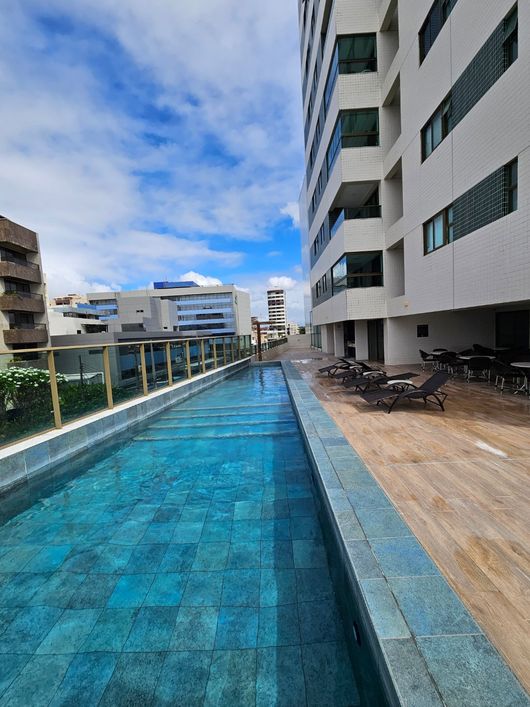 Apartamento na beira mar de Olinda com 95m2, 03 quartos/ 02 suítes, 02 vagas e o prédio com lazer!