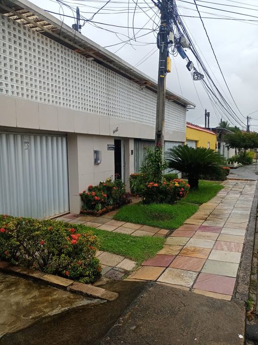 Casa para venda tem 200 metros quadrados com 3 quartos em Rio Doce - Olinda - PE