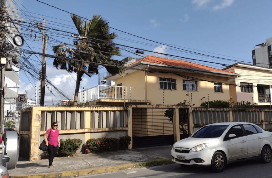 REF: TV184 - EXCELENTE CASA DUPLEX EM FRENTE AO SHOPPING PATTEO PARA VENDA EM CASA CAIADA