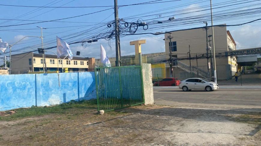 Terreno Comercial todo murado com 2100m² em Peixinhos, Olinda/PE