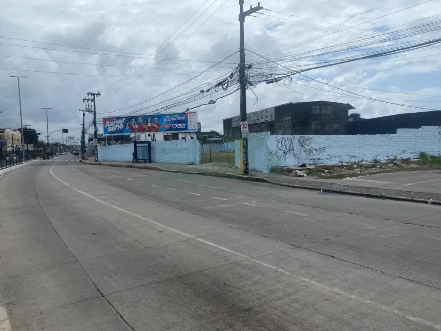 Terreno Comercial todo murado com 2100m² em Peixinhos, Olinda/PE
