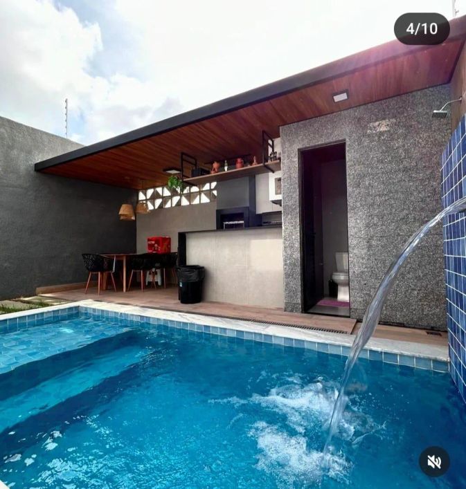 Imóvel para venda possui 180 metros quadrados com 4 quartos em Casa Caiada - Olinda - PE