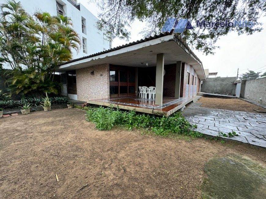 Casa em Olinda, De Esquina, 03 Quartos, Amplo Quintal