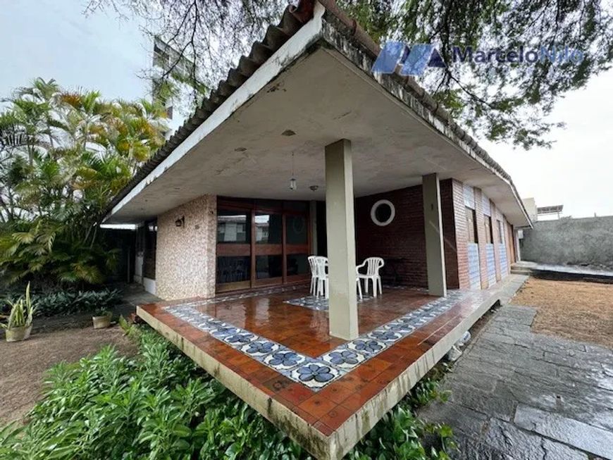 Casa em Olinda, De Esquina, 03 Quartos, Amplo Quintal