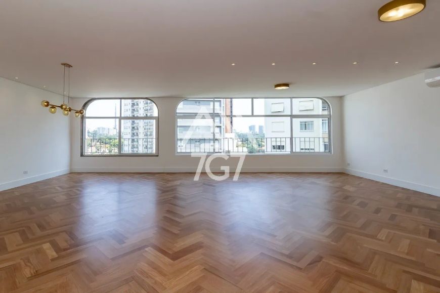 REFORMADO COM 219,55m², 3 SUÍTES À VENDA EM HIGIENÓPOLIS