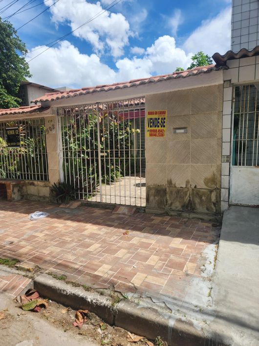 Vendo linda e espaçosa casa em Rio doce