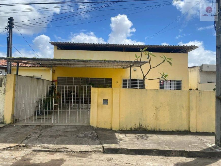 VENDO EXCELENTE CASA COM 4 QUARTOS NO CENTRO COMERCIAL DE RIO DOCE / OLINDA