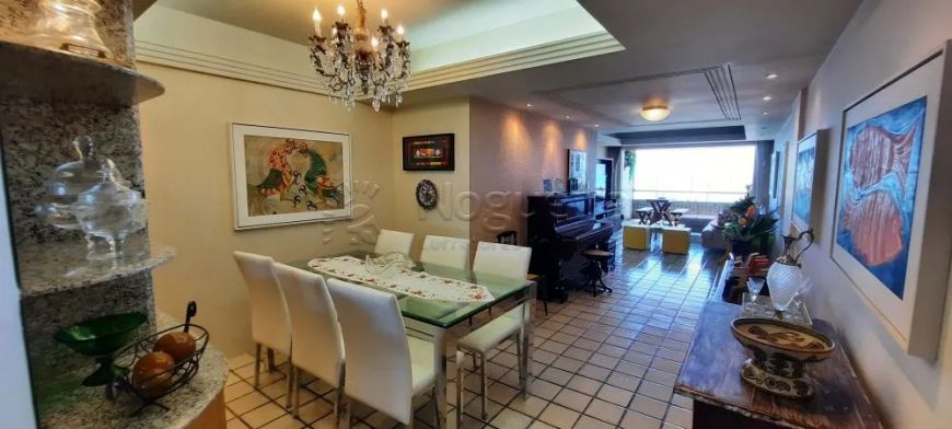 Imóvel para venda possui 156 metros quadrados com 4 quartos em Casa Caiada - Olinda - PE