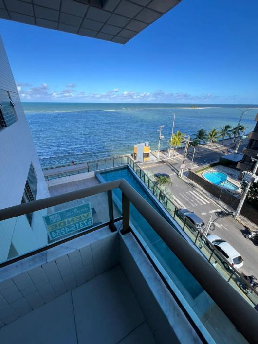 Apartamento novo com 3 suítes à venda, beira mar de Olinda.