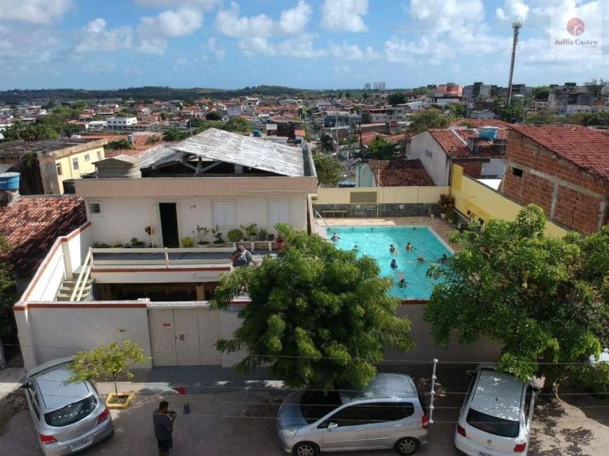 VENDO ÓTIMA CASA COM 400m E PISCINA ENORME EM RIO DOCE - OLINDA