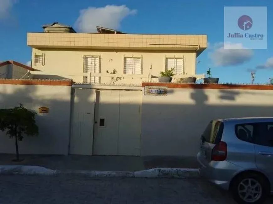 VENDO ÓTIMA CASA COM 400m E PISCINA ENORME EM RIO DOCE - OLINDA