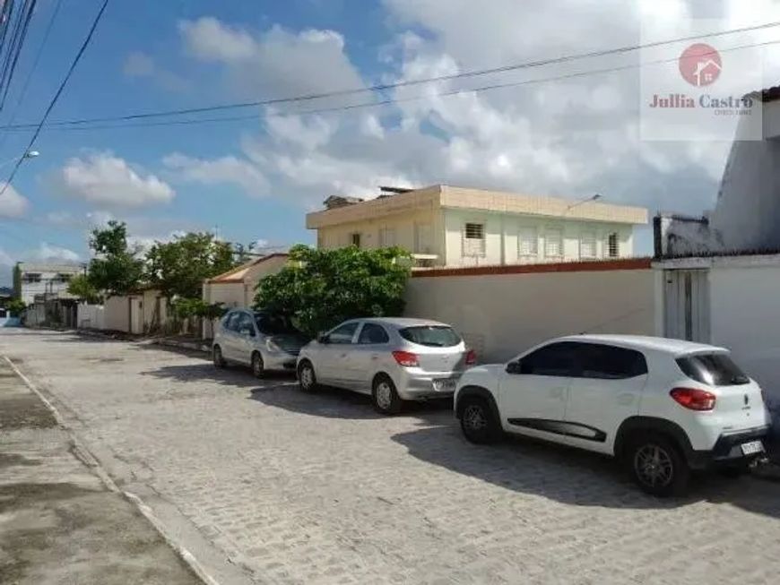 VENDO ÓTIMA CASA COM 400m E PISCINA ENORME EM RIO DOCE - OLINDA