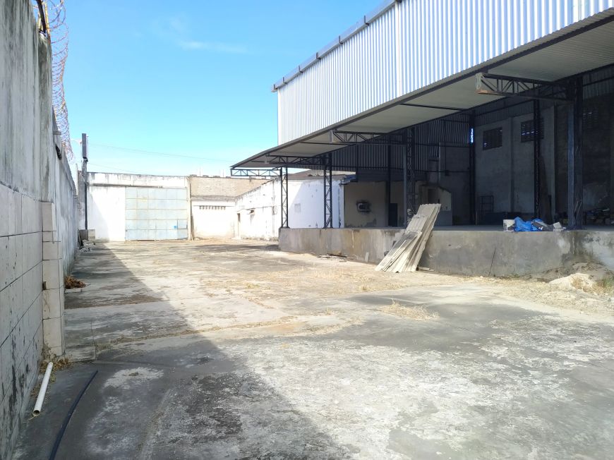 Galpão na BR116 de 1.700 m² com escritório e Doca