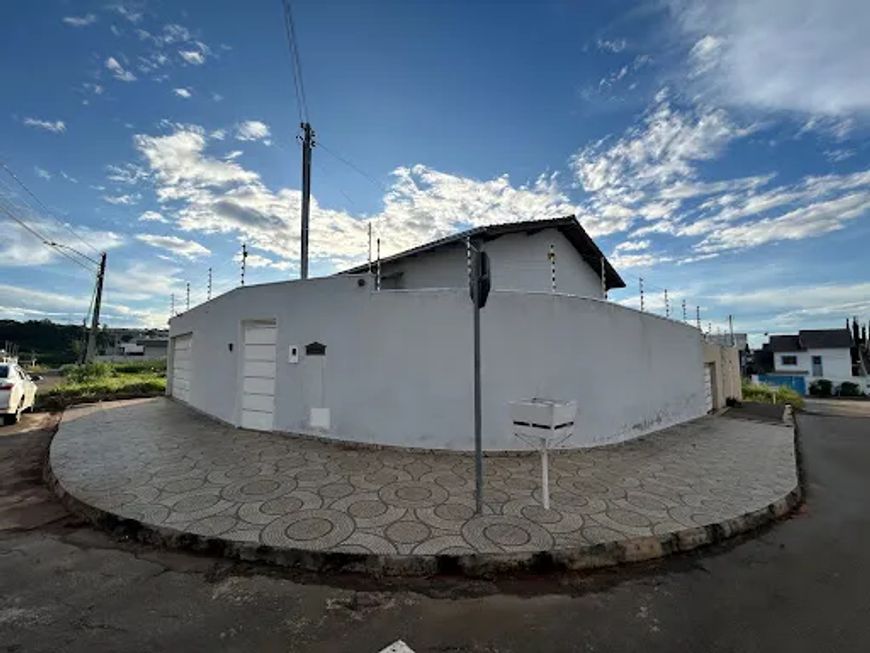 Casa de esquina perto do lago JK com 3 quartos!
