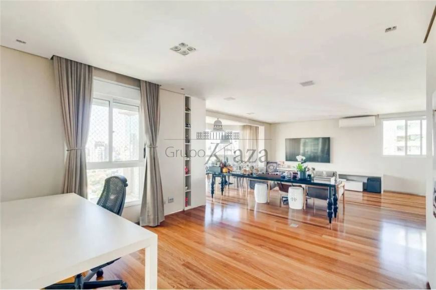 Cobertura Duplex - Moema - 4 Dormitórios - 271m².