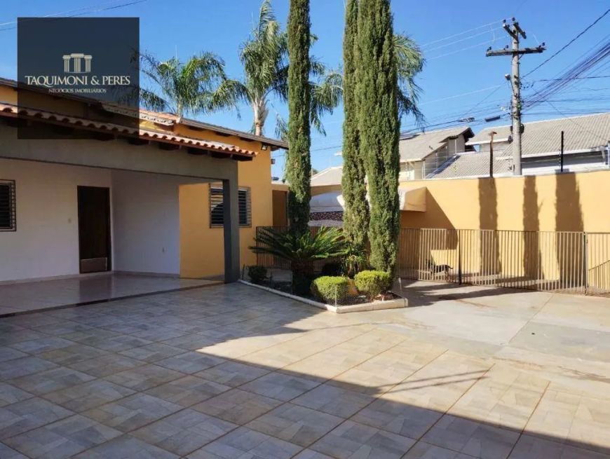 Casa com 3 dormitórios à venda, 170 m²