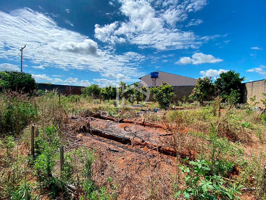 Lote de esquina em bairro Flor do cerrado